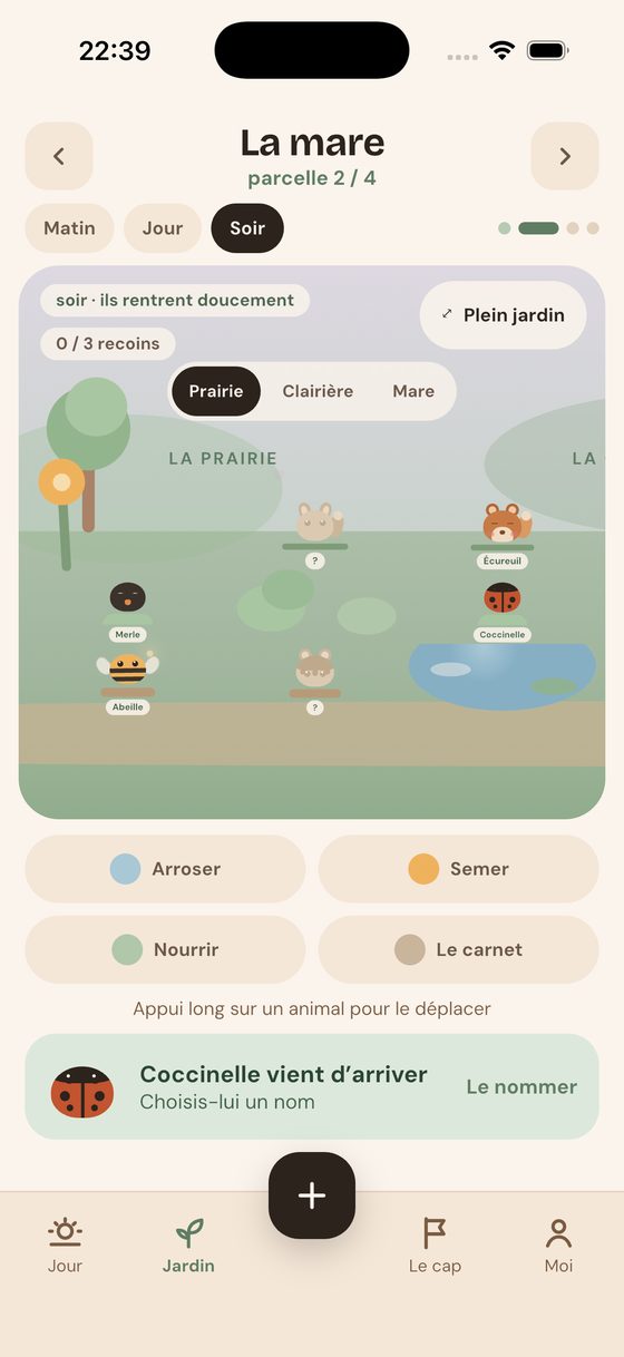 Le jardin d’Élan : une prairie avec un merle, une abeille, un écureuil et une coccinelle.